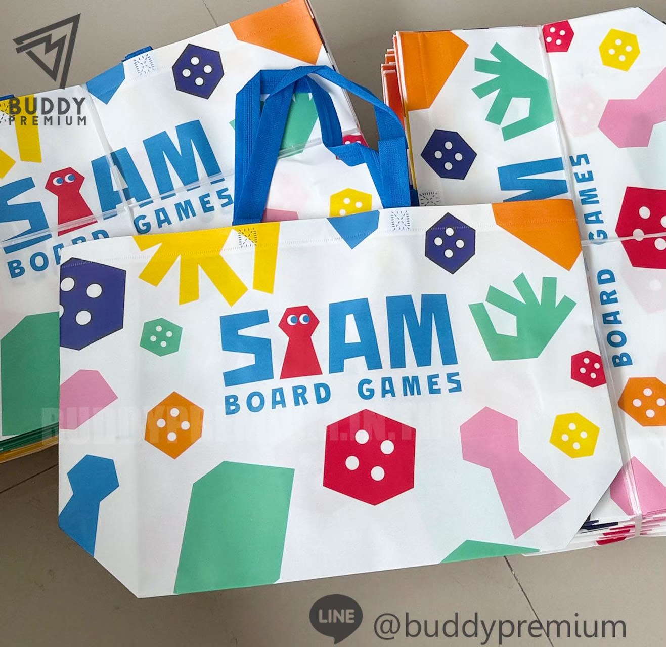 ผลงาน ถุงผ้าสปันบอนด์ ขยายก้น รุ่น BS203 โลโก้ SIAM BOARD GAMES(กว้าง 50 x สูง 40 x ก้น 12 cm)
